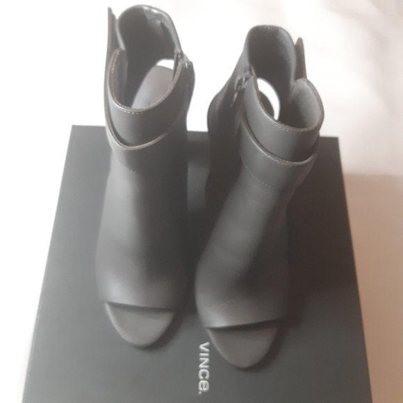 Vince Leather Block Heel Peep Toe Ankle Booties Sz-10 - Picture 6 of 15